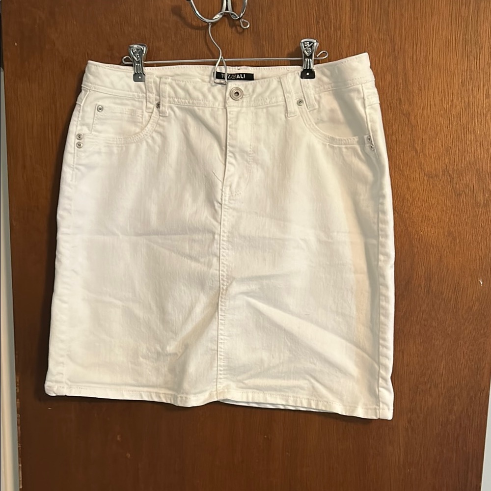 Roz & Ali White Pencil Skirt Knee-Length Work